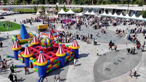 Kocaeli İzmit Meydanında çocuk şenliği düzenlendi