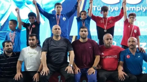 Kartepeli güreşçiler Türkiye şampiyonalarında başarı kazandı
