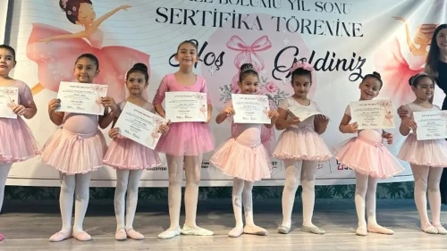 İzmit Belediyesi minik balerinlere sahne imkanı sundu