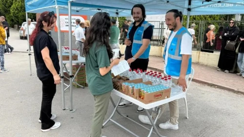 Kocaeli Büyükşehir YKS öğrencilerine ikram dağıttı