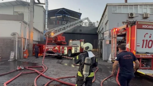 Gebze demir çelik fabrikasında yangın söndürüldü
