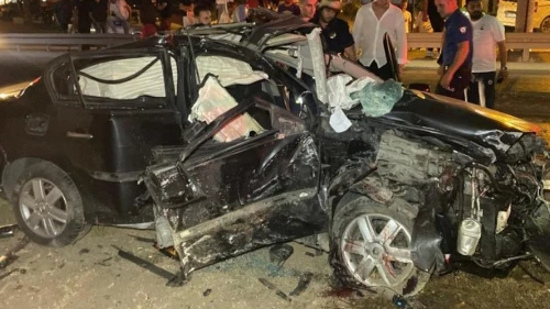 Kocaeli'de otomobil köprü ayağına çarptı 2 yaralı