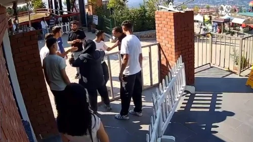 Kocaeli'de tur şoförüne fotoğraf ücreti tartışmasında saldırdılar