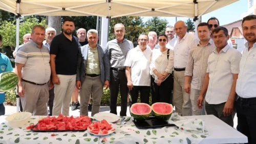 Kandıra Belediyesi karpuz tadım etkinliği düzenledi