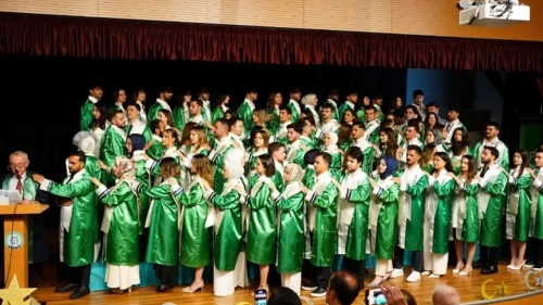 Kocaeli Sağlık ve Teknoloji Üniversitesi mezunlarını verdi