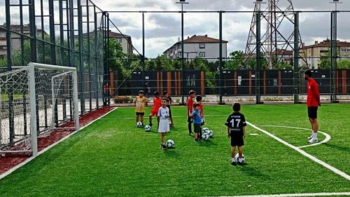 Körfez belediyesi futbol okulu yetenekleri keşfediyor