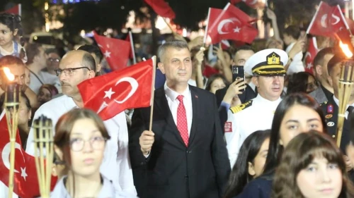 Gölcük Belediye Başkanı Zafer Bayramını kutladı
