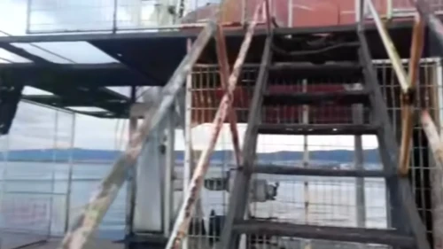 Gölcük sahilde çöken iskele tehlike yaratıyor