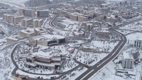 Kocaeli kampüsü beyaz örtüyle kaplandı