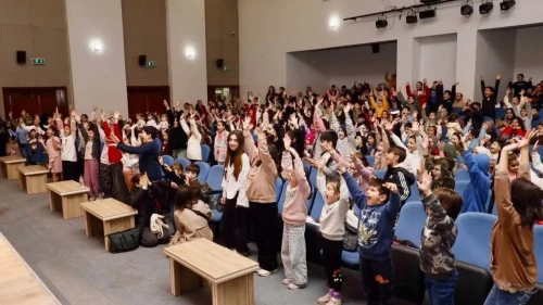 Körfezli çocuklar animasyonla eğlendi