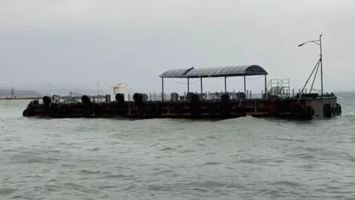 Kocaeli fırtınası iskeleyi sürükledi