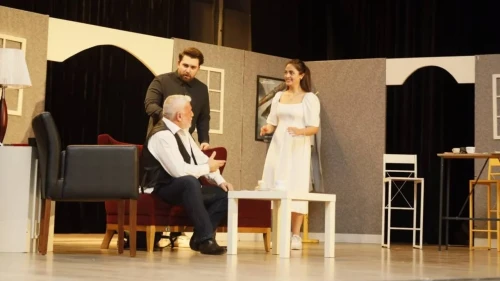 Körfezde Çat Kapı tiyatrosu izleyiciyi güldürdü