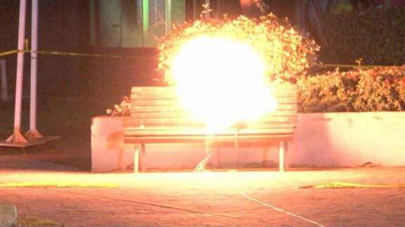 Banktaki Şüpheli Çanta Patlatıldı: İçinden Alkol Şişeleri Çıktı