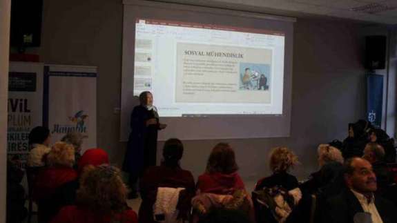 65 Yaş Üstü Vatandaşlara Güvenli İnternet Eğitimi