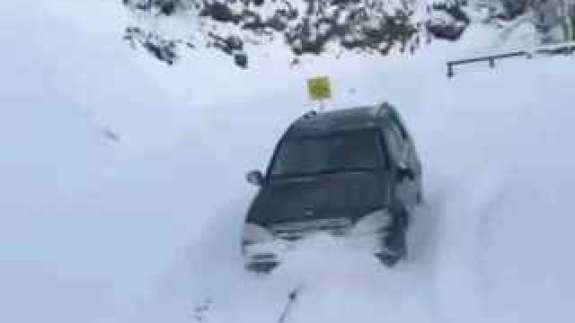 Kamp Yaptıkları Yaylada Mahsur Kalan 8 Kişiyi Off-Road Ekipleri Kurtardı!