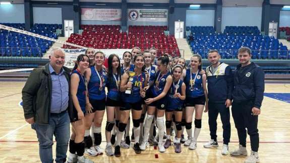 Voleybol Müsabakalarında Düzce 1907 Birinci