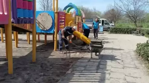 Kocaeli Büyükşehir'den Parklara Yaz Bakımı