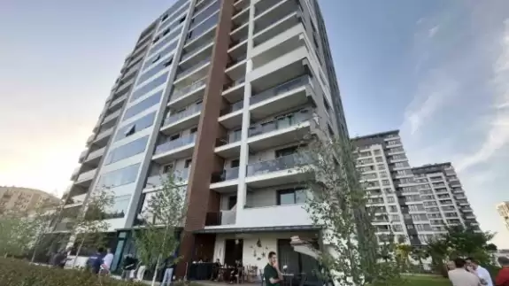 İzmitli Genç 7. Kattan Düşerek Hayatını Kaybetti