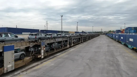 Marmaray'da yeni devrim: Boğazın altından araba sevkıyatı başladı!