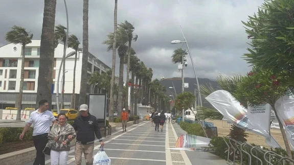 Marmaris'te rüzgar hayatı felç etti: Gezi tekneleri turları iptal