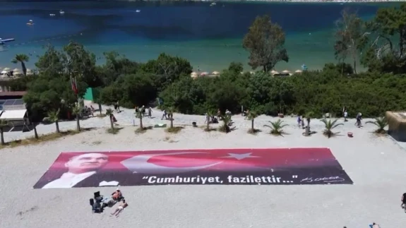 Fethiye Ölüdeniz’de 19 Mayıs hem karada hem havada coşkuyla kutlandı