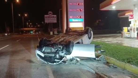 Karamürsel'de otomobil takla atıp yaraladı