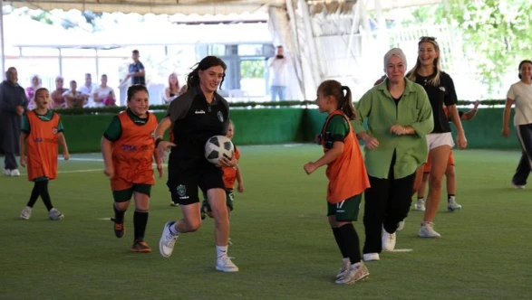 Kocaeli kadın futboluna destek verdi
