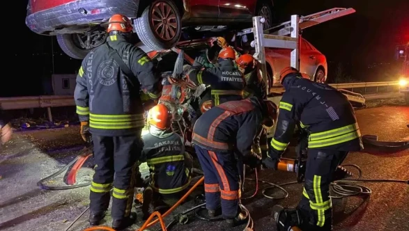 TEM Otoyolunda kaza vinçle kurtarıldı