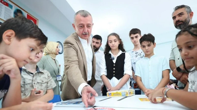 Kocaeli dar gelirli ailelere eğitim bursu verdi