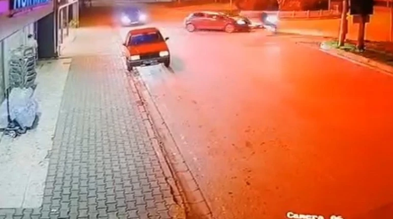 Kartepe'de motosikletli ağır yaralandı