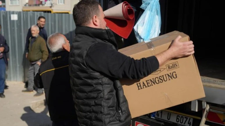 Gebze’de boşaltılan binalarda eşyalar alındı