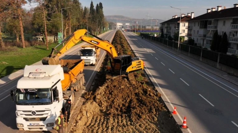 Kocaeli tramvay hattı için ağaçlar taşınıyor