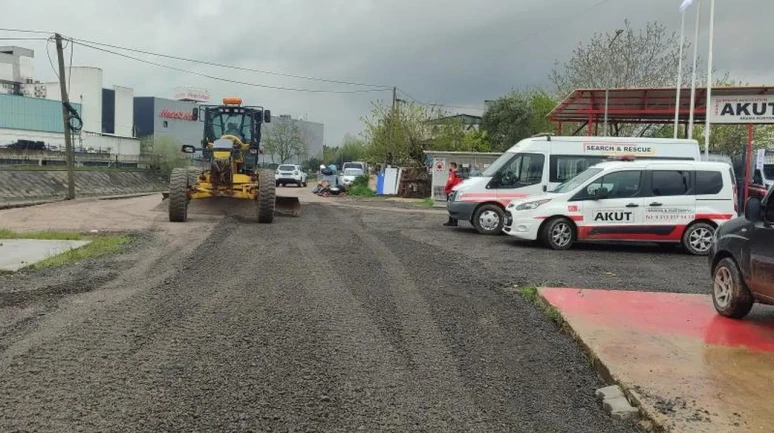 Kocaeli'de yollardaki o tehlike anında giderildi: Belediye ekipleri güvenli ulaşım için devrede