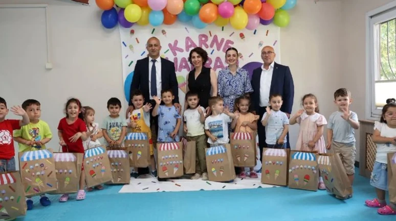 Senin Yuvan Kreşinde ilk karne heyecanı yaşandı