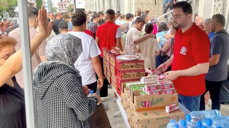 Körfez Belediyesi sınav öğrencilerine ikramda bulundu