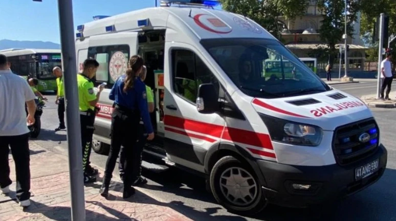 İzmit’te motosiklet yayaya çarptı 2 yaralı