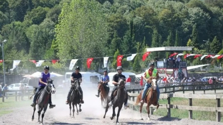 Geleneksel Rahvan At Yarışları Gölcükte başlıyor