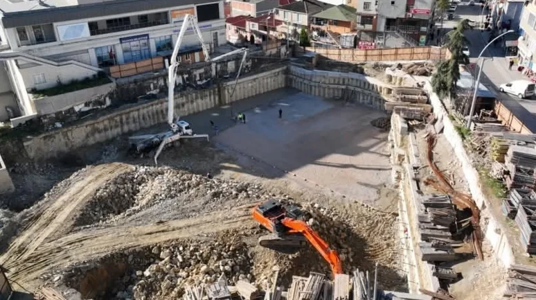 Dilovası kent meydanı çalışmaları ilerliyor