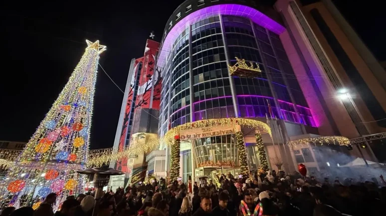 İzmit’te yılbaşı etkinlikleri 500 bin kişi çekti