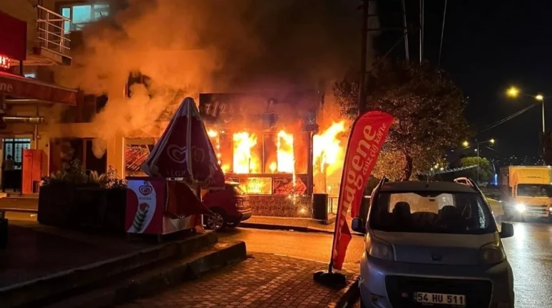 Derince'de kebapçıda yangın söndürüldü