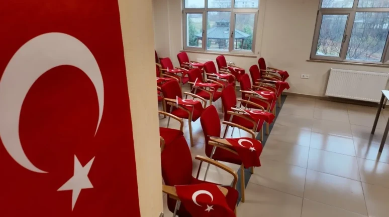 Kartepe Genç Akademi bayrak temasıyla başladı